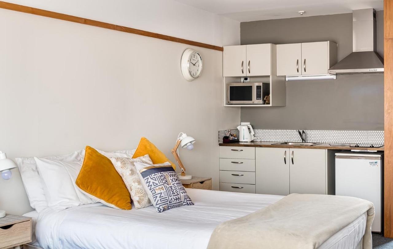 The Beachcomber Hotel Nelson Esterno foto